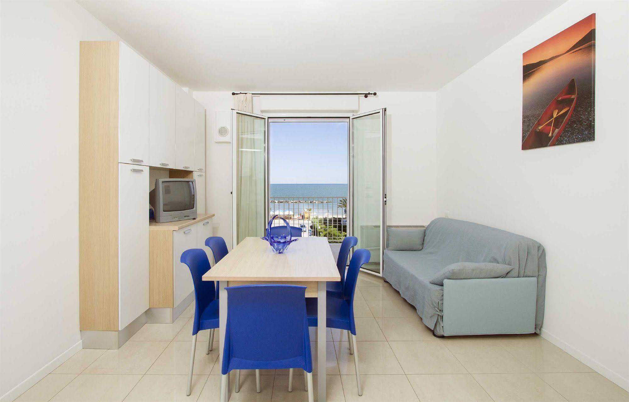 Residence I Delfini Cupra Marittima Exterior photo